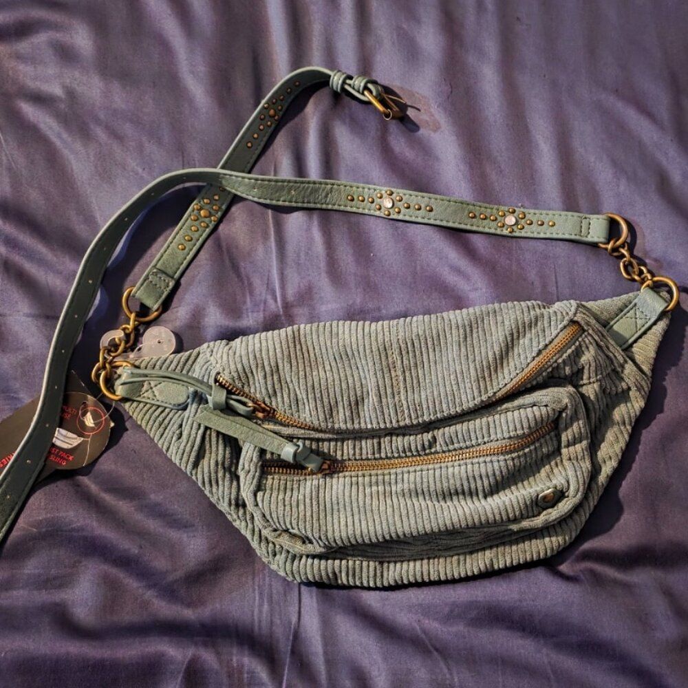 No Boundaries Hip Pouch Fanny Pack